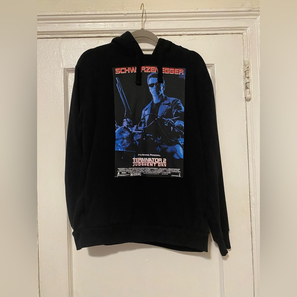 Men’s hoodie from Zara, tag says XL, but it’s M size.